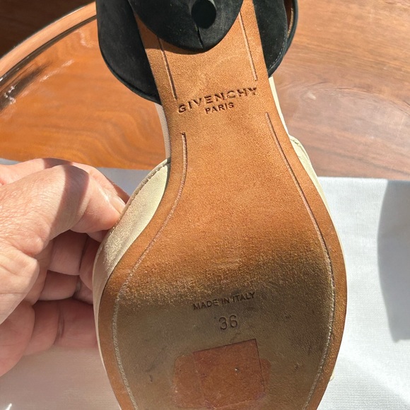 Givenchy Classic - Picture 4 of 8